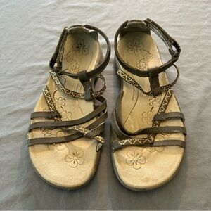 Hi-Tec Women's Sandals in Brown and Yellow